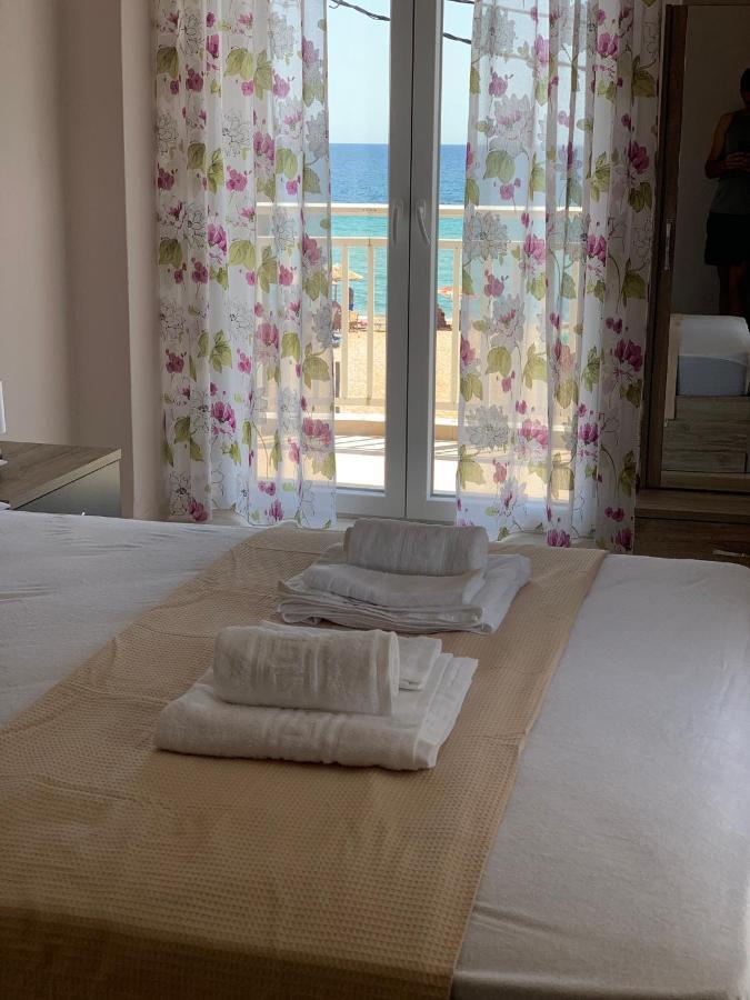 "Breeze" Front To The Sea - Hakidiki Villa Flogita Luaran gambar