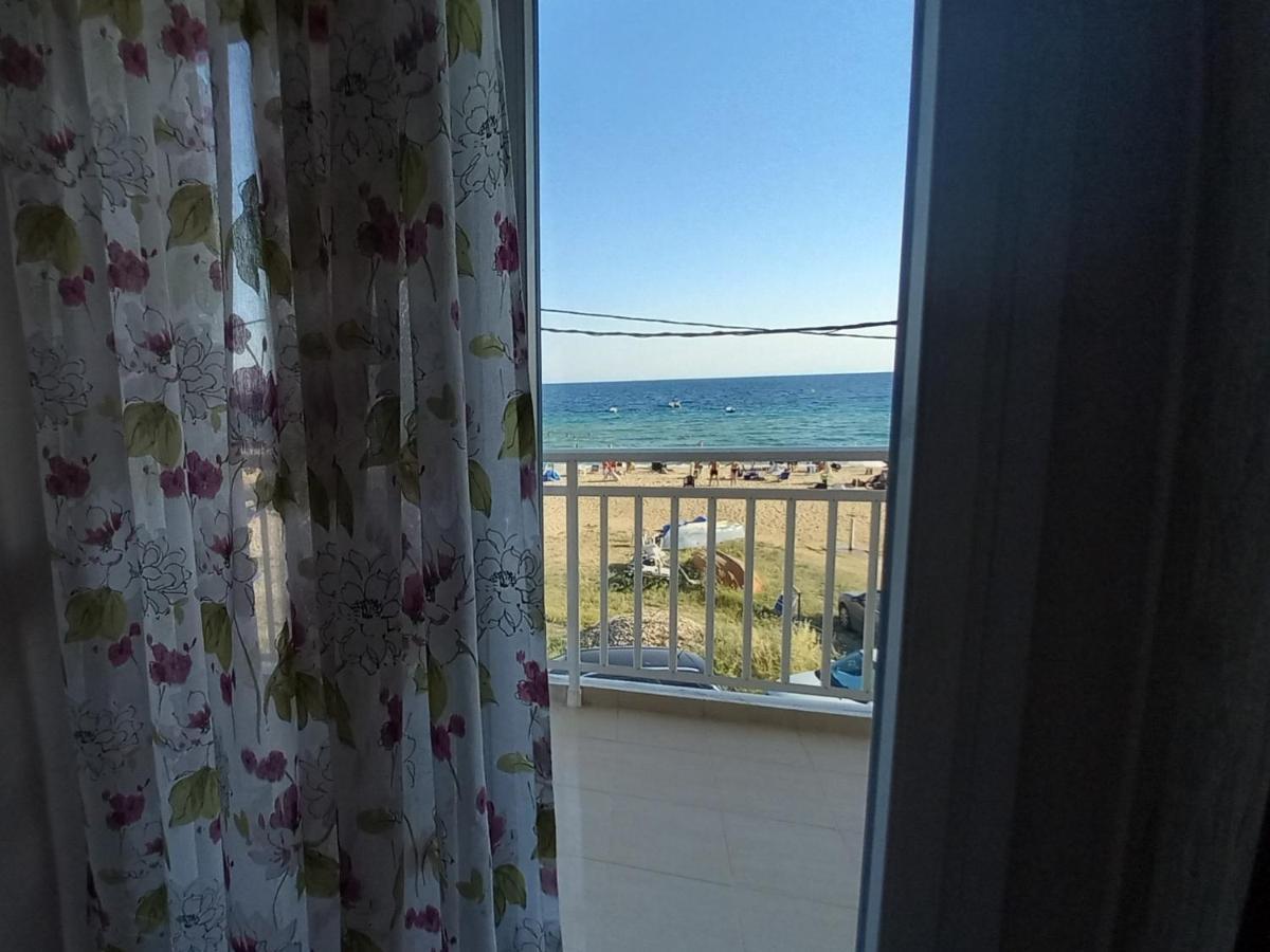 "Breeze" Front To The Sea - Hakidiki Villa Flogita Luaran gambar